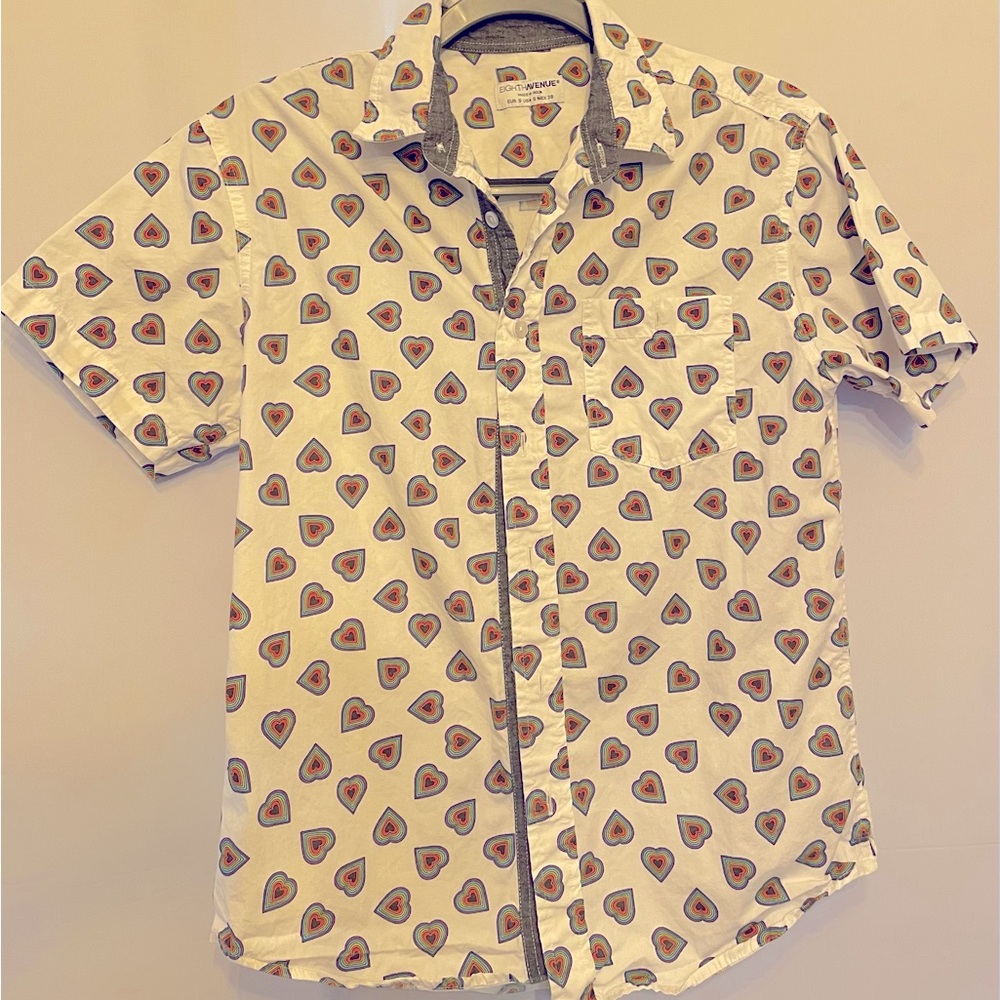 Eighth Avenue Heart Rainbow PRIDE Slim Fit Short Sleeve Large-used